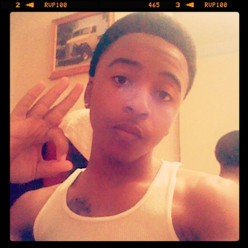 livin life lovin life &.the people i share.it wit follow me i follow back tweets a hunnid