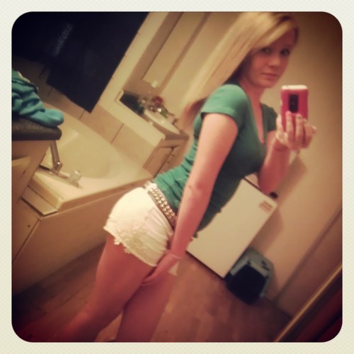 new account, I'm just me, out going, follow me :) :) IG: amber_babygurl follow #Freshman