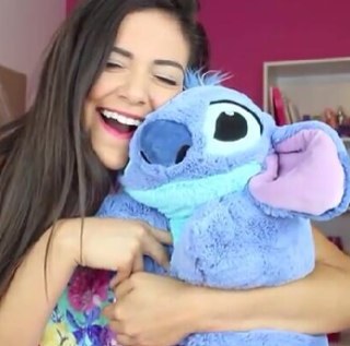 All i can say is my world is Beth. ilysm @MacBarbie07