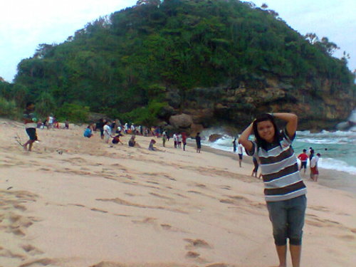 cewek gingsul itu manis , ak contohnyaa :D