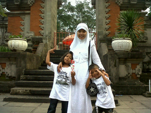 Owner @ummy_putrabatik Tinggal di perum kaliwulu indah _plered crb. hp 082128200060. Allah dlu allah lagi Allah terus...