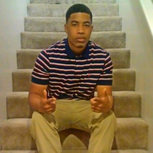 Lookin 4 ha. Kno who she is. Jus waitin 4 ha .