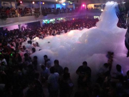 preparamos tu fiesta de espuma desde 100 euros!! danos un enchufe y un grifo y montamos una fiesta que no olvidaras jamas , contrataciones 658-41-45-86