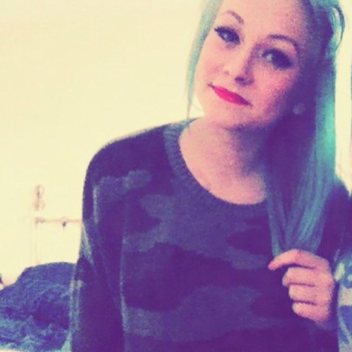 follow me i follow back.        instagram: _katey   follow me