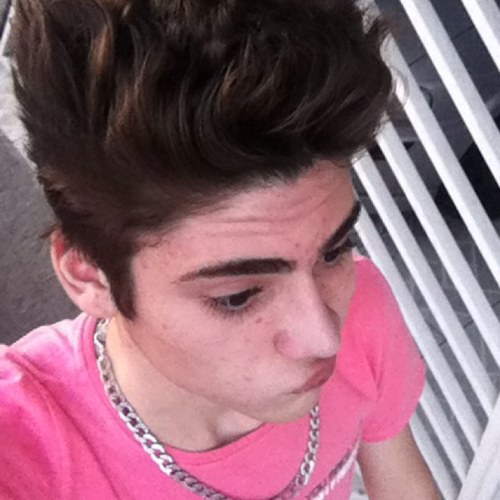 Loucamente apaixonado pelo One Direction S2.Para os íntimos Marquinho!