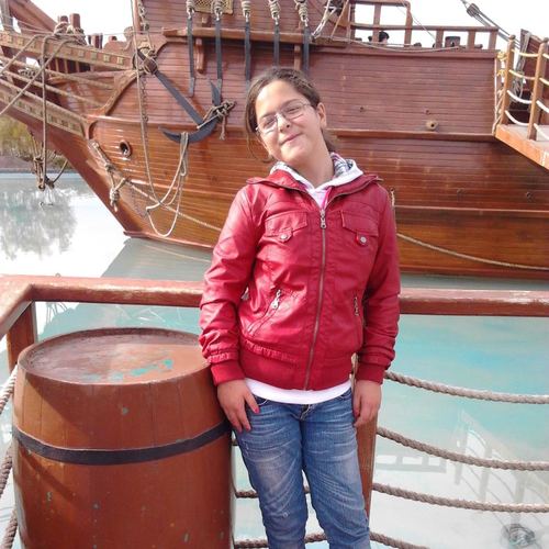 Benim adım fatmanur benim hakımda hiç bişi bilmiyorsunuz ben hemen bişi dedilermi ağlarım he bide birisi arandımı döverim ben böyle biriyim işte... :) kusurabkm
