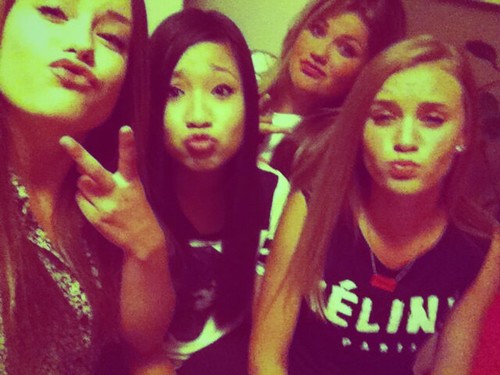 xxxliannex's profile picture. #TEAMPOCHERS SJON w/ HENK-SJAAK-PETER  /♥ to sing/ / friends/ family / ♥ music♥