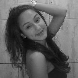 Me ame mais que tudo, eu sou!
Me queira mais que ao mundo, amor
Mergulha em meu livro!
Filho eu insisto em te fazer reinar
Ah... ah... ah... (8' ♪