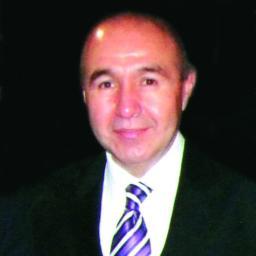 Me apasionan, la Arquitectura, los libros, la cultura, el cine, la música y  jugar tenis, fan de Fórmula 1