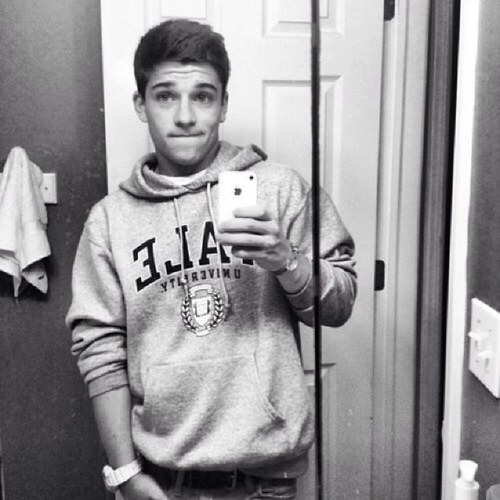 Hey babe, names sean|| DM me|| single