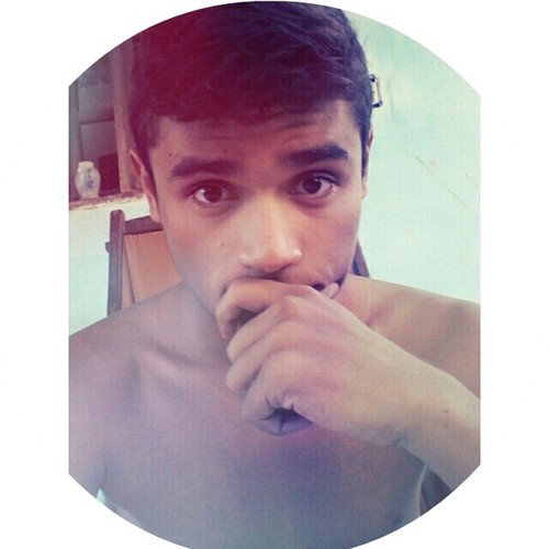 Viciado em café, meio devagar e com um senso de humor sem limites. Instagram: http://t.co/HtvCRPuSl8