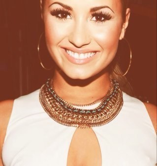 @ddlovato it would mean the world if you followed me you are amazing stay strong xxx