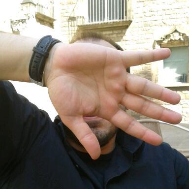 zimadoze01's profile picture. La única forma de liberarse de la tentación es entregarse a ella. O. Wilde