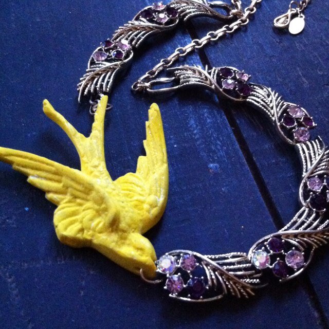 HaloJonesJewels's profile picture. Using vintage, eclectic & antiquities I create one of a kind, bespoke adornments, each with a story to tell & ready for the next chapter.