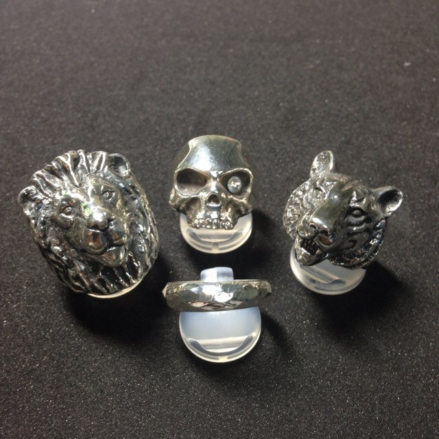 yu_ya1102's profile picture. どうも( ´ ▽ ` )ﾉ現在北海道大手ラボにて技工？っぽい事して更に仕事を譲らなきゃいけなく給料も下げられ将来に不安と疑念しかない技工士Lifeをおくるオレですwww
たまにカフェの店員さんを体験しています。
趣味は音楽とシルバーアクセサリー作りだよ(^ ^)
よろしく‼︎