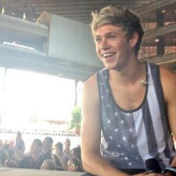 This is a free follow. Don't follow me here. Follow me on @weyheyingniall pls ily.i follow back