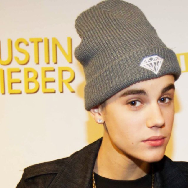 fauxfalsely's profile picture. single swag.