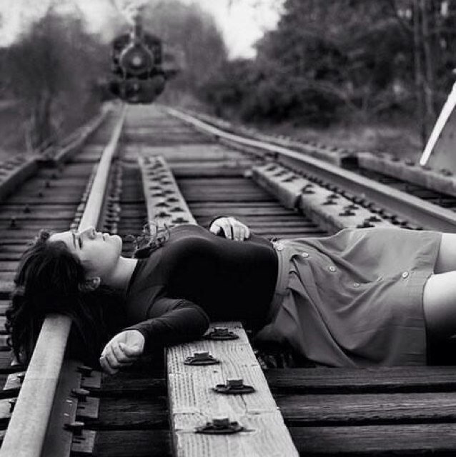 16//straight//sad//girl//angry//fat//alone//Kill me