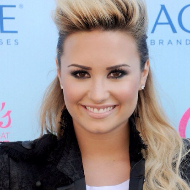 I'm proud to be a Lovatic ! Lovatic since 2008. #Lovatic4Life ❤