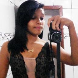 15 anos , ciumenta, menina doce com um pouco de veneno.. Quer saber mais? Segue que eu sigo de volta...