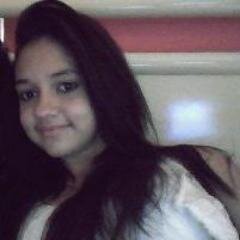 15 anos, linda, gostosa, simpática e mentirosa.