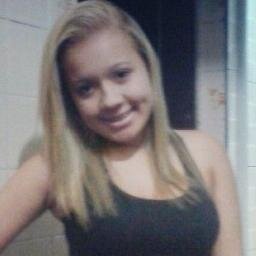 Canceriana ,19anos ,santista, ama a vida e todos quem fazem parte dela ! realizada, atrapalhada, sinceridade e confiança acima de tudo !