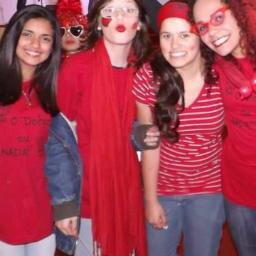 Amo Jesus de todo meu coração e nunca deixo meus amigos e amigas para trás!