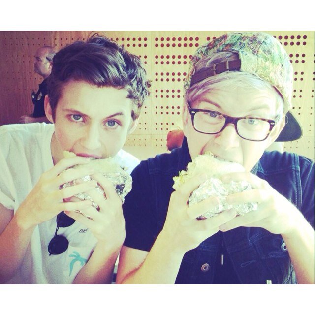 Youtube is my safe haven. O2L are my superheros. Proffesional fangirl since December 2012.