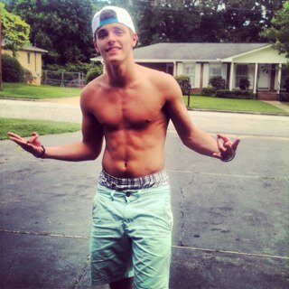 Normal kinda guy, Just tryna make it and do big things in life. Football & Rappin thats all day ~205~