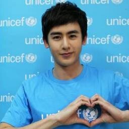 Nichkhun Buck Horvejkul
Tempat/Tanggal Lahir : Rancho Cucamonga, California, Amerika Serikat/ 24 juni 1988 sama kayak aku :3, Tinggi 180, Berat 64kg, Gol.dar O