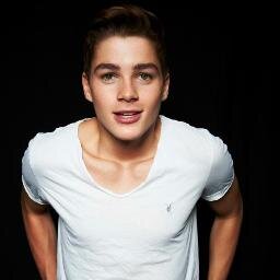 follow me! i follow back! #TWFanmily #Belieber #Directioner #Mayniac #Lakers #twdirtygirlsarmy