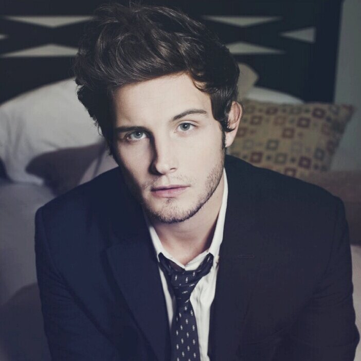 Iko RP nomor cie nyo Nico Tortorella, penari Tor-Tor propesional nyang kebetulan jadi model dan maen pilem Holiwud.