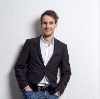 Tekstschrijver, video-maker, media-adviseur. Specialismen: ICT en ondernemen. Groot muziekliefhebber en sportfanaat.