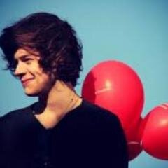I'm harry,and i love to sing with all of my  bro Liam,Louis,Niall and Zayn!