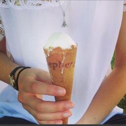 HarriettMghn's profile picture. Recent journalism graduate and co-founder of Frais Magazine. Loves photography and everything culture. Quietly driven.