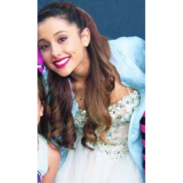 Account to suport the singer and actress @ArianaGrande. #FamilyArianators. Yours Truly a la venta el 3 de Septiembre. TODO en favoritos.