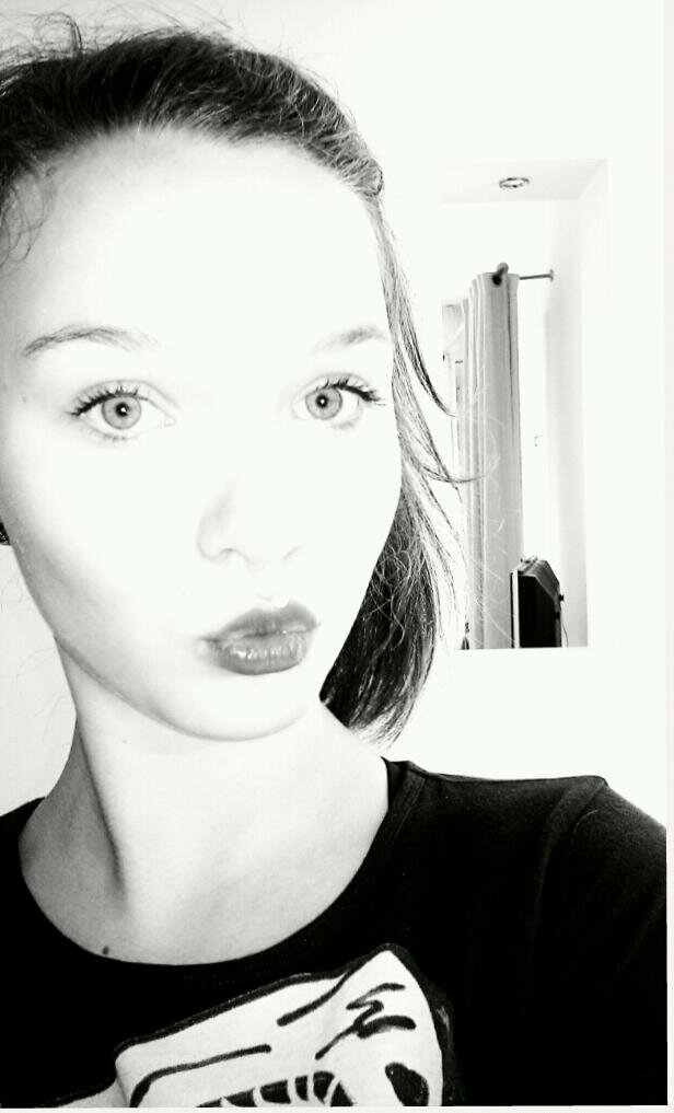 ~ 14 years ~ V3a ~ instagram: cecile_van_Riele ~ snapchat: xxxcecile~3vwo