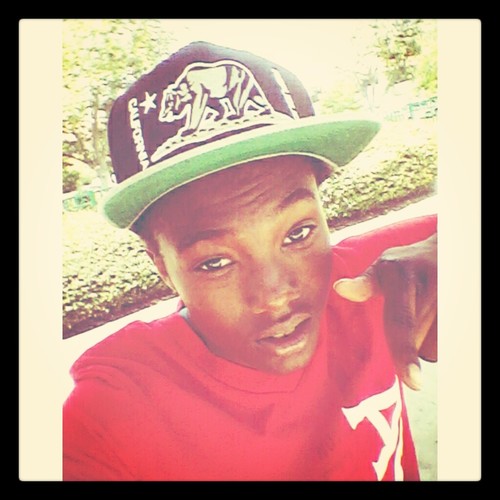 #teamofficaljmac. Live life to the fullest. I got a PASSION for music. I play Basketball. Get Money. Middle finger up to ALL my HATERS ;) | ~ GAY PRIDE |~