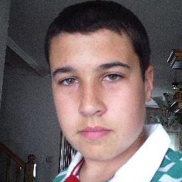 Estudiante de navia, aficiones futbol y el motor
