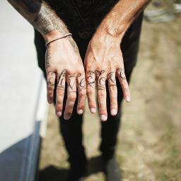 I love bands, food, Austin carlile & twitter. I like long walks to the fridge, I'm pretty... pretty ugly. If you read this tweet me #PeaceDude