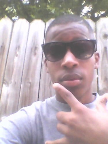 I'm a yung nigga outchu chasing my dreams tryn get paid fuck geting laid #Trill gang#No lacking