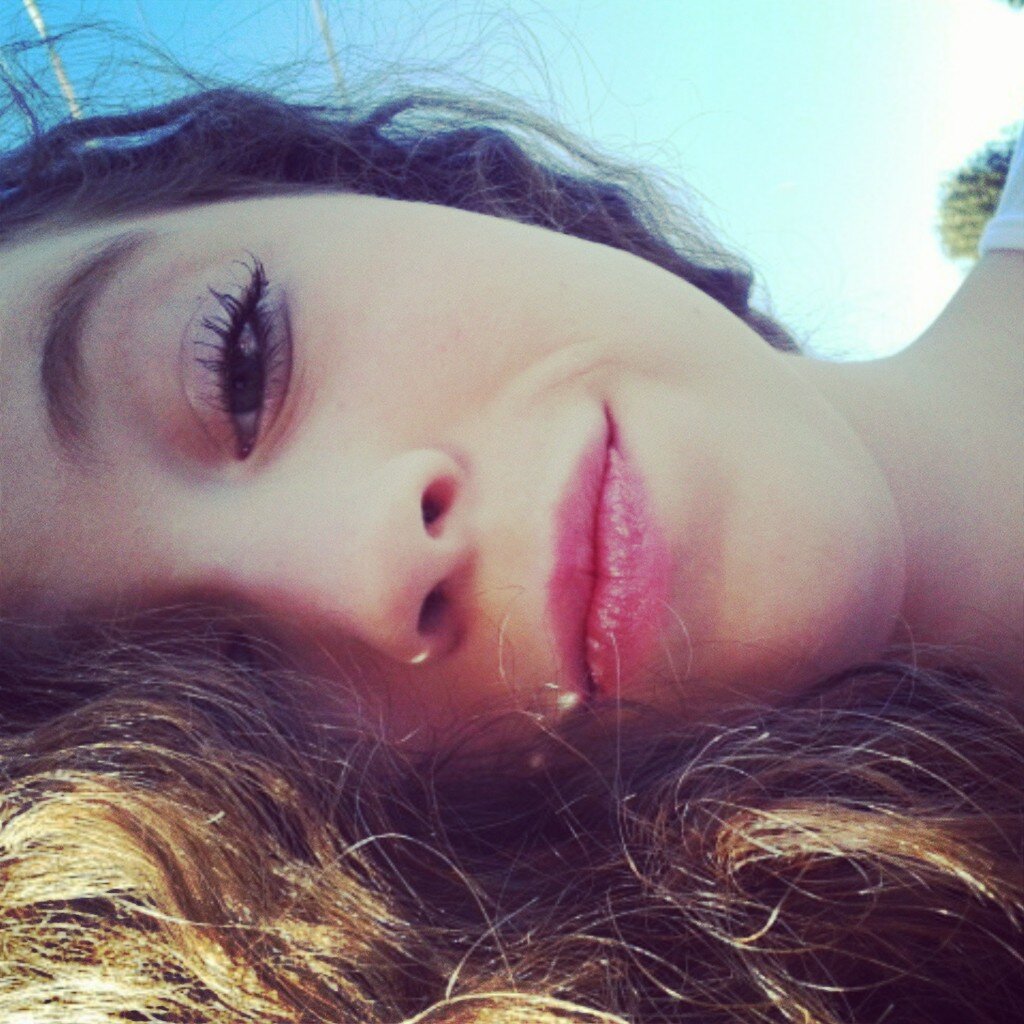 Eu vivo pra sempre. Você vem a cada dezessete anos. Você se apaixona por mim, e eu por você. E isso acaba matando você. - Daniel Grigori