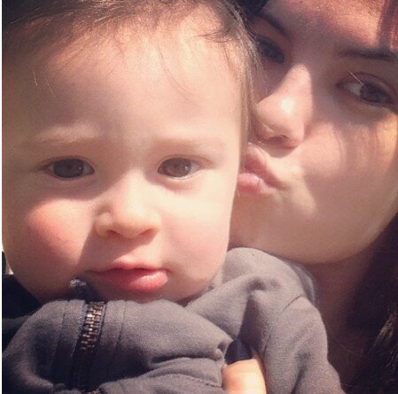Amo como ama o amor. Não conheço nenhuma outra razão para amar senão amar. Que queres que te diga, além de que te amo, se o que quero dizer-te é que te amo?