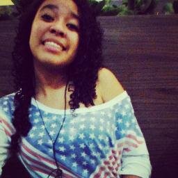 Gente invejosa eu derrubo com um sorriso.'                            http://t.co/gYPpguWywB https://t.co/5a9rsF0V44