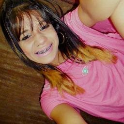 Virginiana,17 anos, ignorante mimada , santista namorando e filha de Deus :)