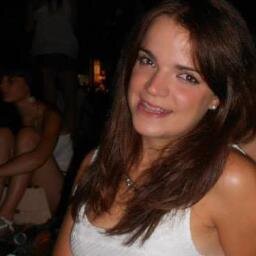 Ldo en Químicas y amante del mundillo de los vinos. Soñadora y con ganas de conocer cada uno de los rincones del mundo...