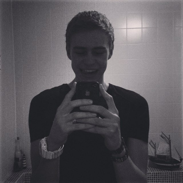 Middelste on picturee!
Ruimte apen! 
Hoogvliet! 
Basketballer! 
DJ/Producer!