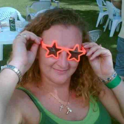 Follow Me If You Dare . . . to get very bored as I don't regularly update my tweets!!!! :o)