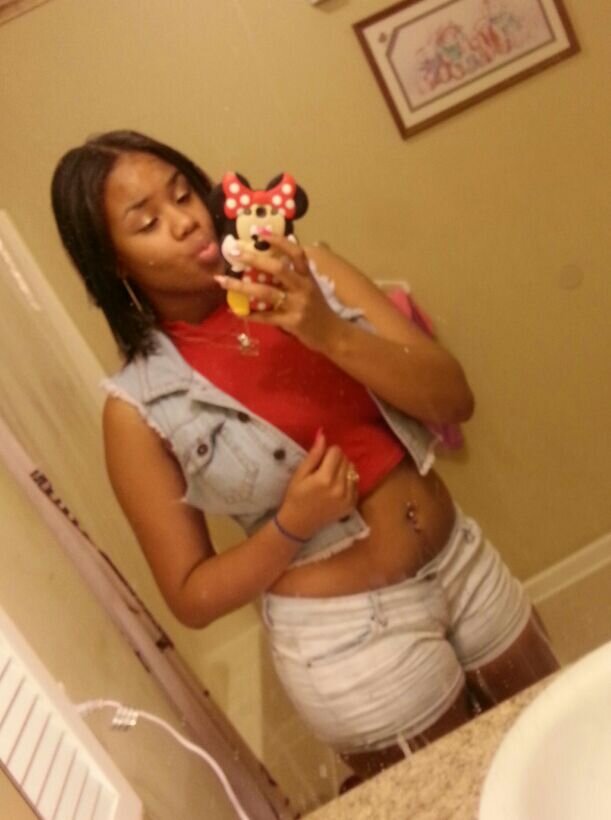 Wassup bae
IG:------ @theylovintaylor ------ follow that.