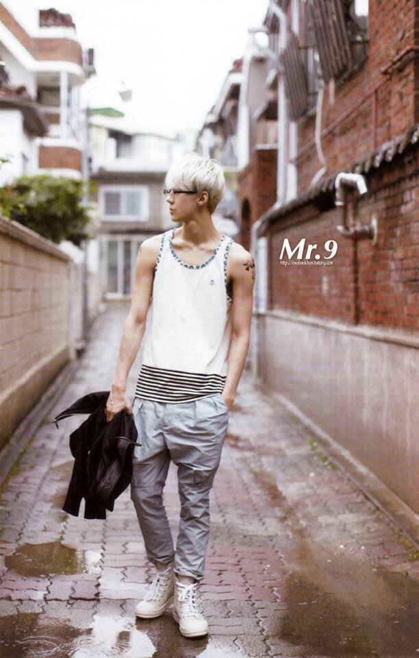 อาโย๋~ น้องฮุนวูฟบอยผู้แสนน่ารัก
[ปะป๊าหล่อ @CYhtml_EXOBTH มะม๊าน่ารัก @EXOKbth_bh พี่ชายที่รักมาก @KRIS90OVT_ พี่ดำของผม @JONGINEXO_SMT]  #OVTFAM
7-6-56♥